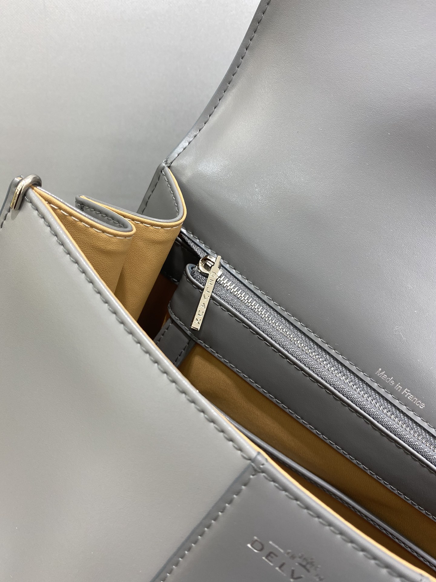 델보 브리앙 박스백 미듐